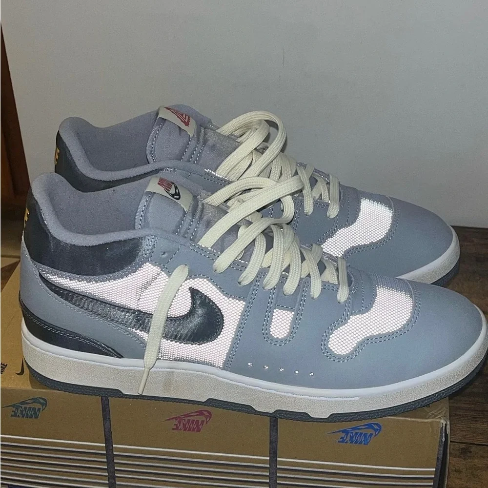 Nike shoes - Picture 2 of 6